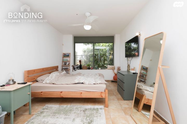 דו משפחתי, החרוב, אבן יהודה