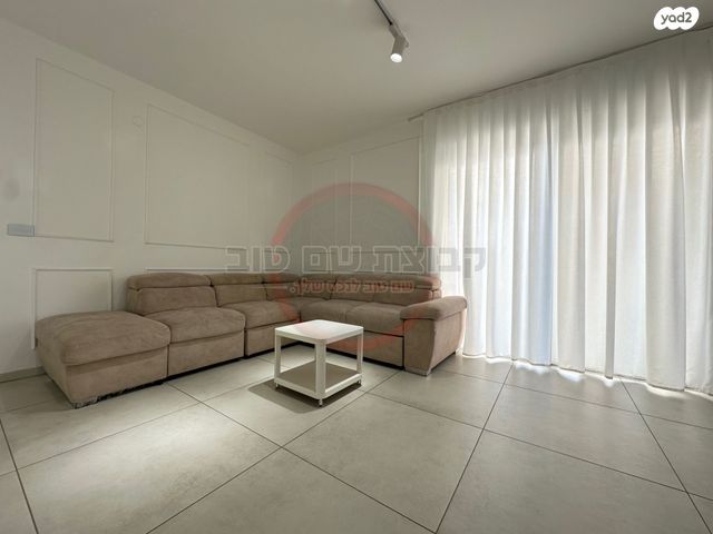 דופלקס, יצחק שמיר, עפולה הצעירה, עפולה