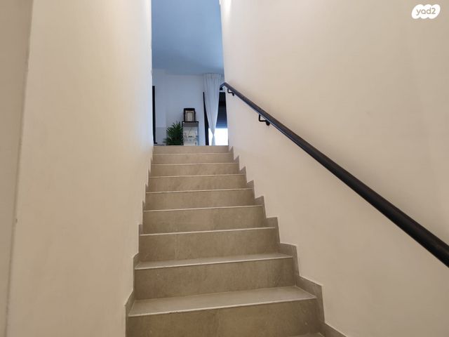 דו משפחתי, עץ השדה, אדמית / יערית, שלומי