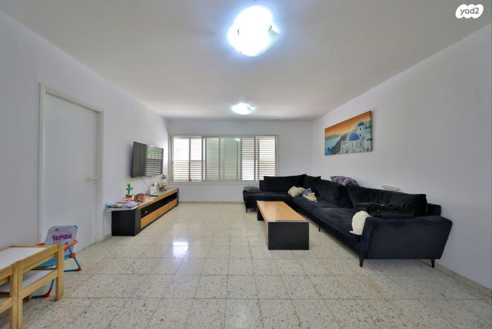 דירה, מנחם בגין 16, נווה גנים, קרית מוצקין