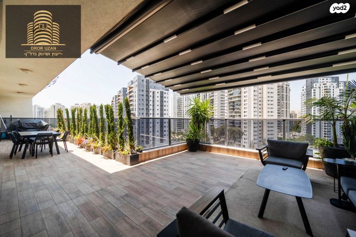 גג/ פנטהאוז, האחים בכר, קרול, פתח תקווה