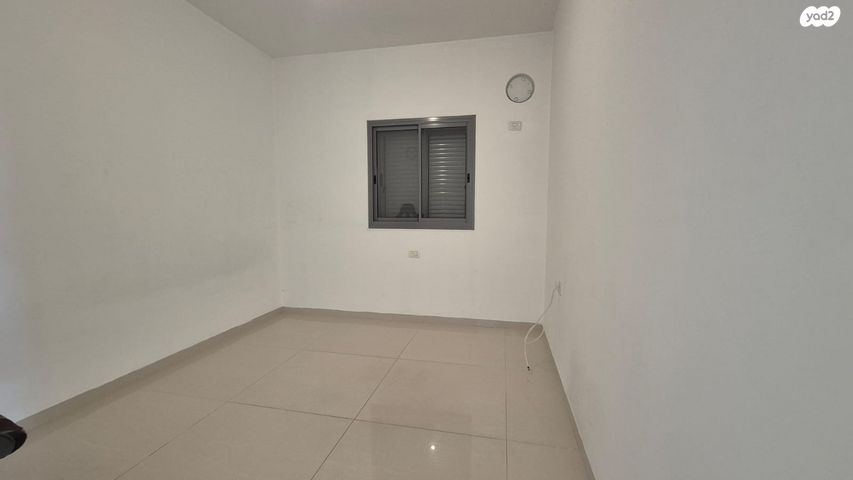 דירה, גולדה מאיר, שיכון עובדים, טבריה