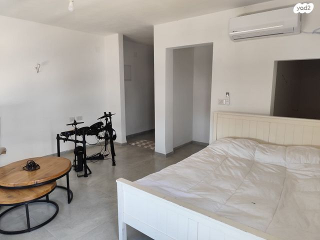 דו משפחתי, עץ השדה, אדמית / יערית, שלומי