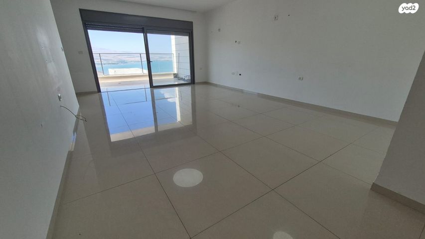 דירה, גולדה מאיר, שיכון עובדים, טבריה