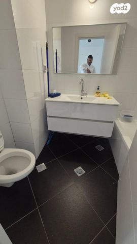 דירה, גולדה מאיר, שיכון עובדים, טבריה