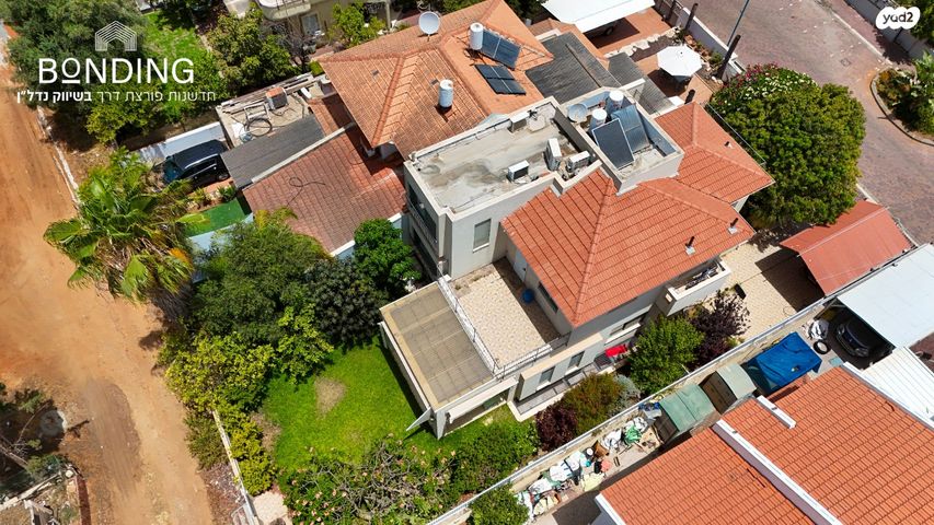 דו משפחתי, החרוב, אבן יהודה