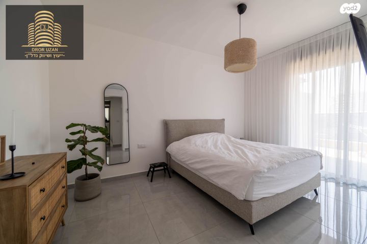 גג/ פנטהאוז, האחים בכר, קרול, פתח תקווה