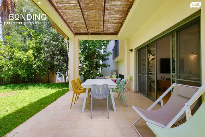 דו משפחתי, החרוב, אבן יהודה