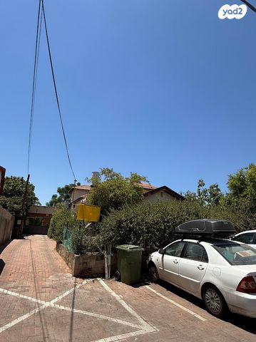 דו משפחתי, יעקב חורגין, שיכוני מזרחי, כפר סבא