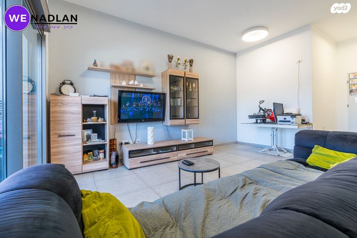 דירה, הפרחים, חריש