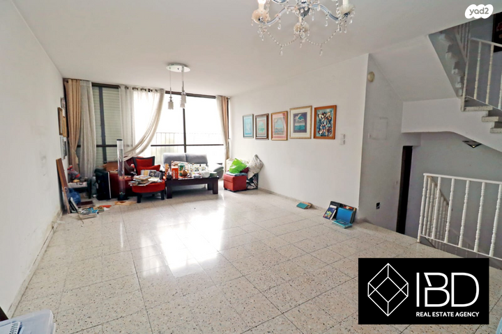 טריפלקס, קרית אתא