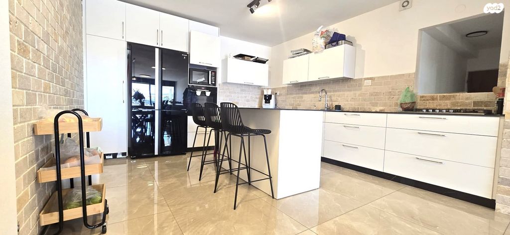 דירת גן, אורנית