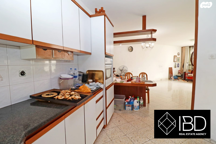 טריפלקס, קרית אתא