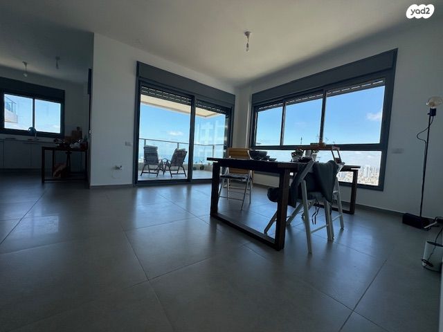 דירה, אמנון ליפקין שחק, נוף הטיילת, נתניה