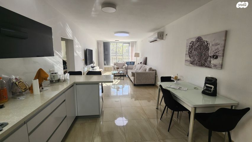 דירה, הגיבור האלמוני, יד אליהו, תל אביב יפו