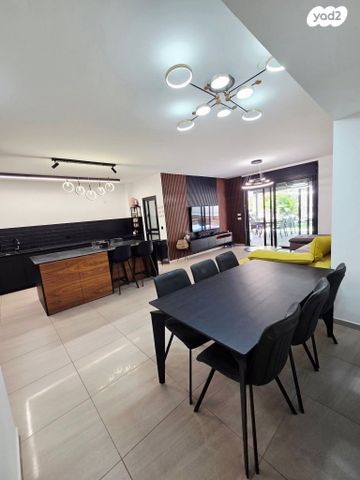 דירת גן, מודיעין מכבים רעות