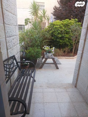 דירת גן, מבשרת ציון