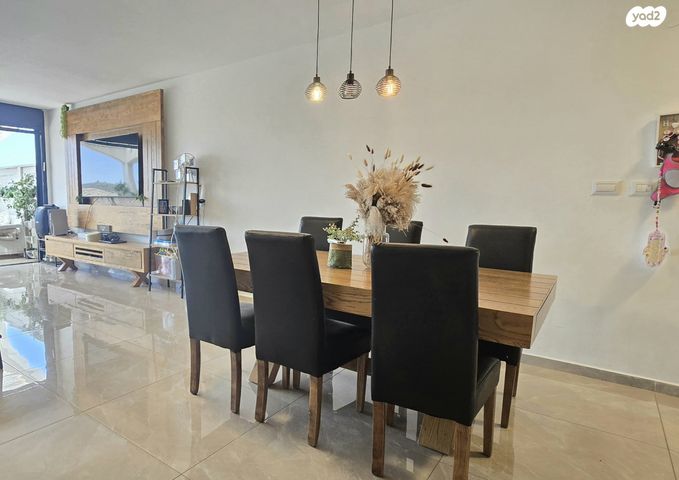 דירת גן, אורנית