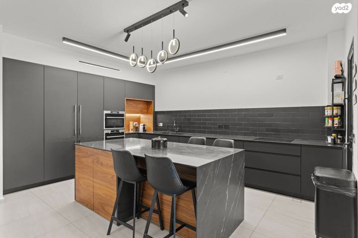 דירת גן, מודיעין מכבים רעות