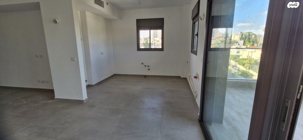 דירה, הרצליה