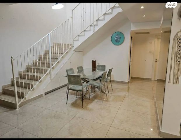 דו משפחתי, אילת