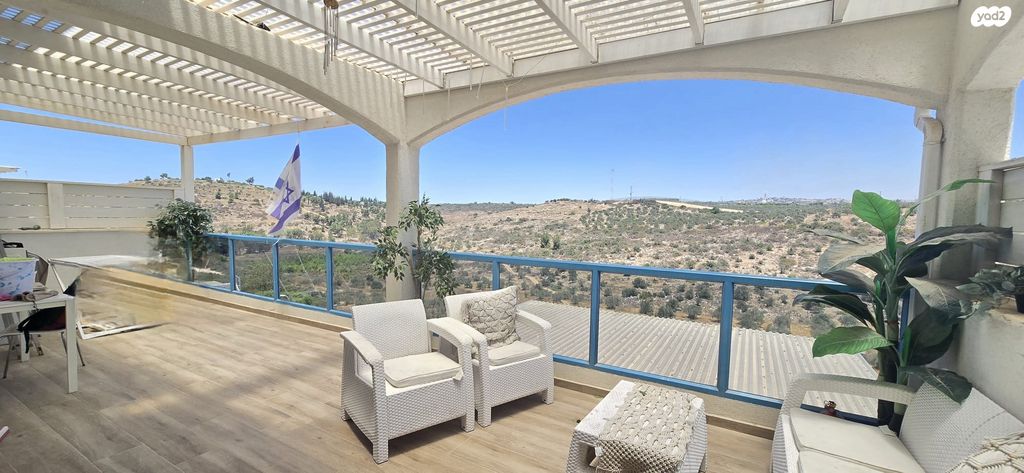 דירת גן, אורנית