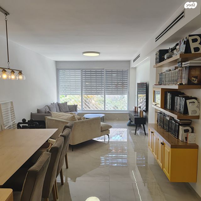 דירה, רמב"ם, ראשון לציון