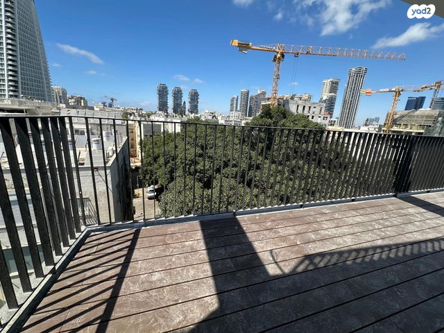 זכרון יעקב 11