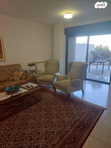 דירת גן, מבשרת ציון