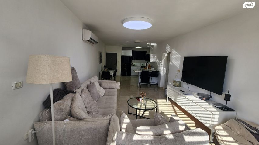 דירה, הגיבור האלמוני, יד אליהו, תל אביב יפו