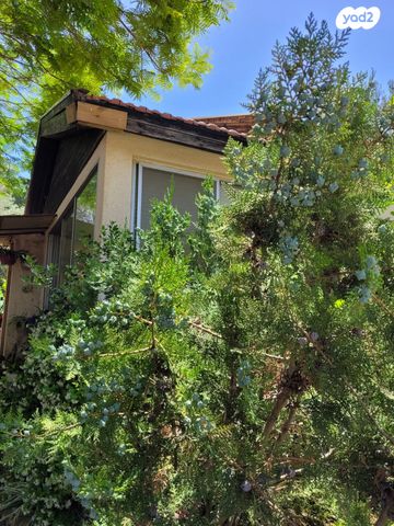 בית פרטי/ קוטג', שורש