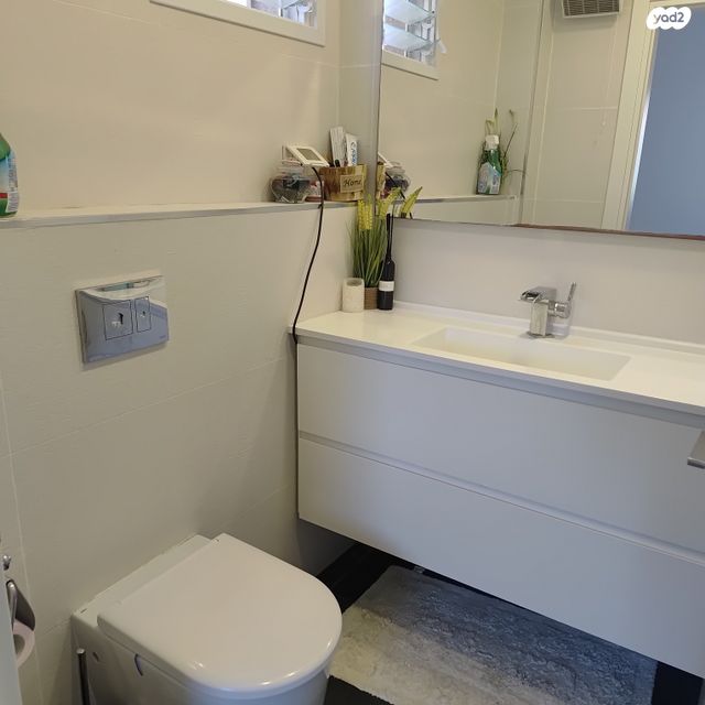 דירה, רמב"ם, ראשון לציון