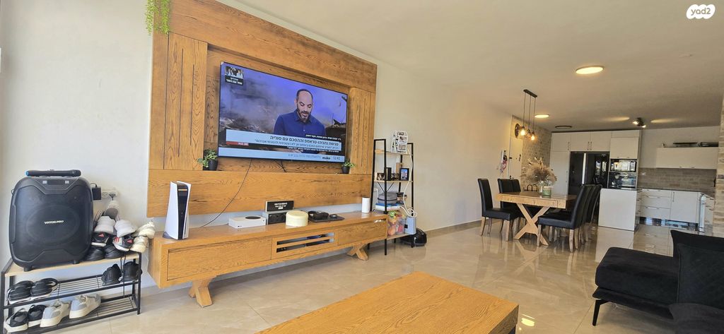 דירת גן, אורנית