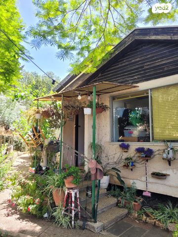 בית פרטי/ קוטג', שורש