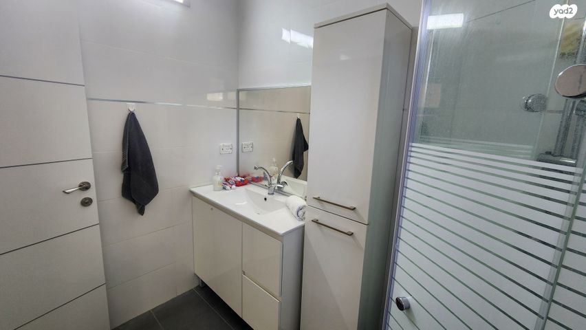 דירה, הגיבור האלמוני, יד אליהו, תל אביב יפו