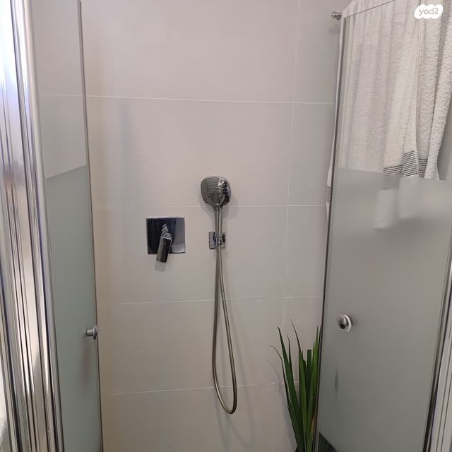 דירה, רמב"ם, ראשון לציון