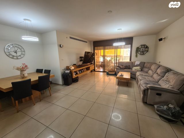 אהוד מנור 12