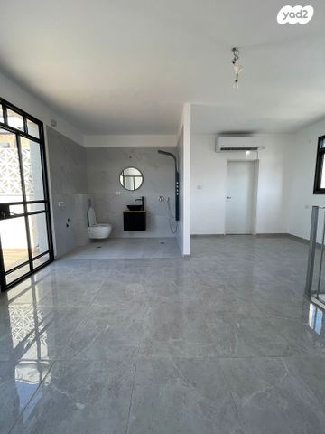 גג/ פנטהאוז, אבן רושד, עג'מי, גבעת העליה, תל אביב יפו