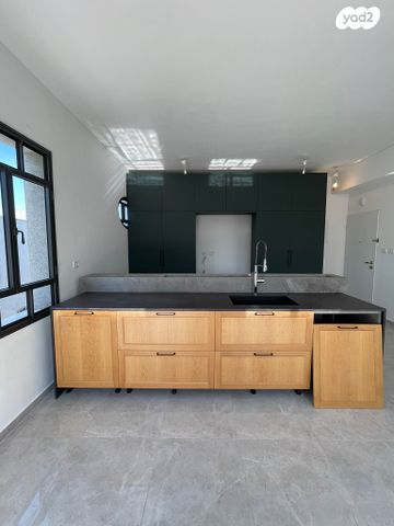 גג/ פנטהאוז, אבן רושד, עג'מי, גבעת העליה, תל אביב יפו