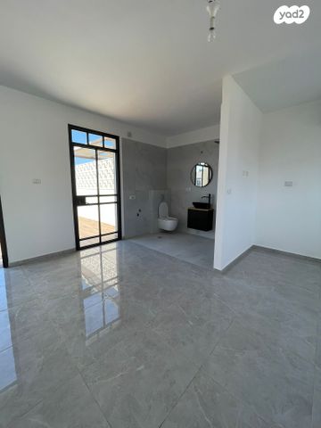 גג/ פנטהאוז, אבן רושד, עג'מי, גבעת העליה, תל אביב יפו