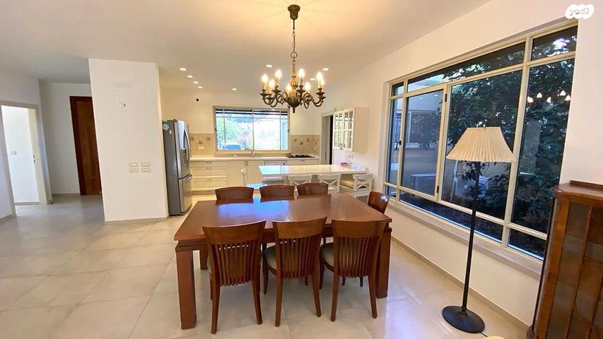 דירת גן, מתחם האצבע, הוד השרון