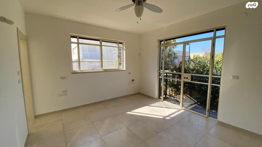 דירת גן, מתחם האצבע, הוד השרון