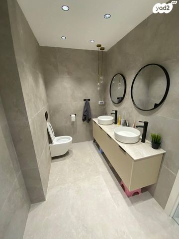 גג/ פנטהאוז, רחבעם זאבי, גרין ועם, חולון