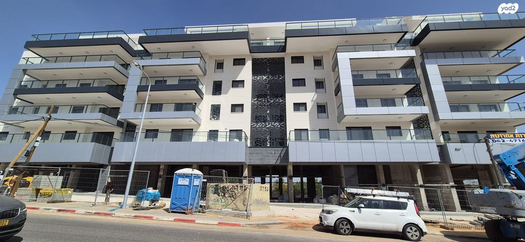 סטודיו, המייסדים, מרכז כרכור, פרדס חנה כרכור