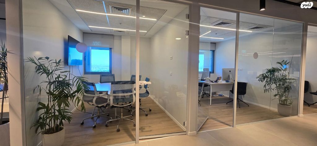 משרדים, יגאל אלון, ביצרון ורמת ישראל, תל אביב יפו