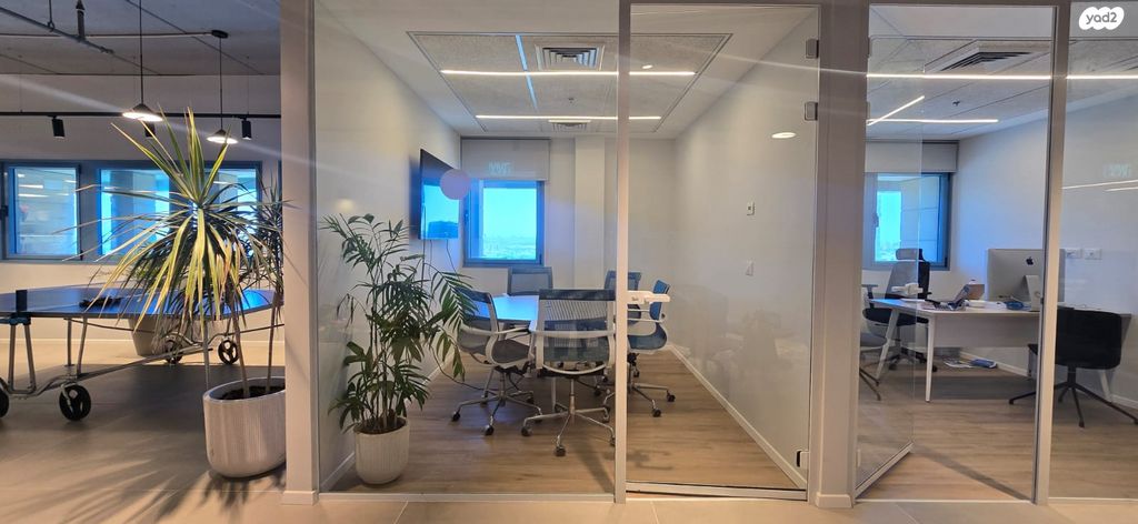 משרדים, יגאל אלון, ביצרון ורמת ישראל, תל אביב יפו