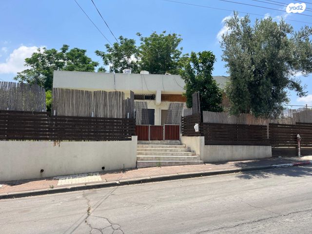 חנויות/ שטח מסחרי