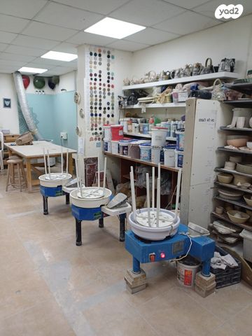 חנויות/ שטח מסחרי, הרצל 75, שכונת בן גוריון, מרכז העיר ג', רמת גן