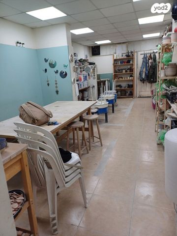 חנויות/ שטח מסחרי, הרצל 75, שכונת בן גוריון, מרכז העיר ג', רמת גן