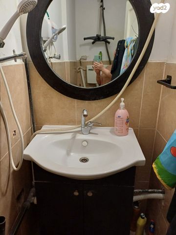 חנויות/ שטח מסחרי, הרצל 75, שכונת בן גוריון, מרכז העיר ג', רמת גן